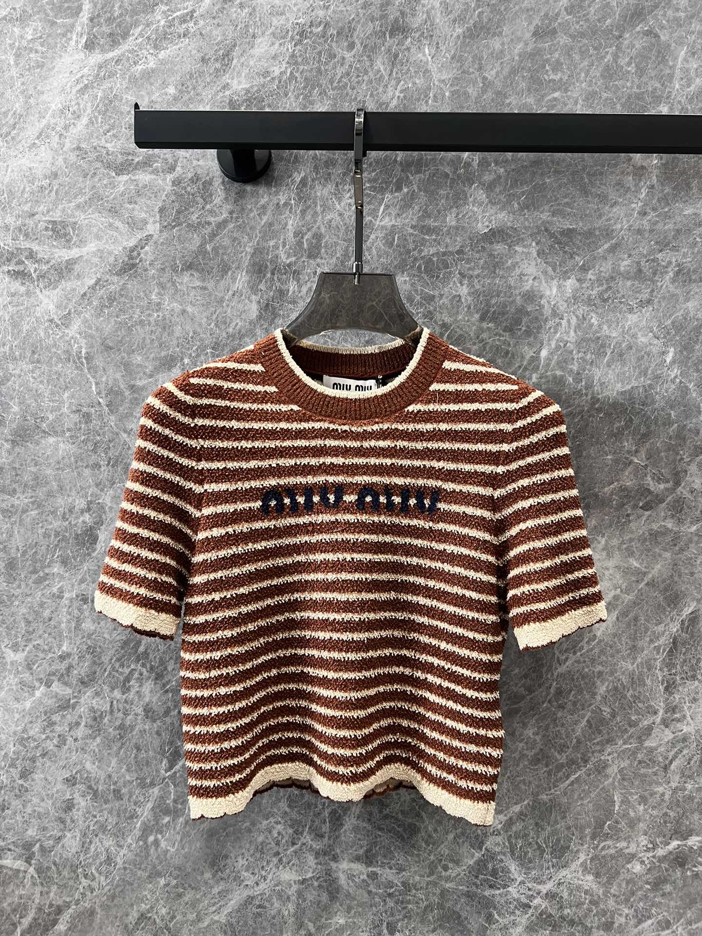 Miu Miu - 2404 - 24ss Весна/Лето Новый полосатый трикотажный топ с коротким рукавом