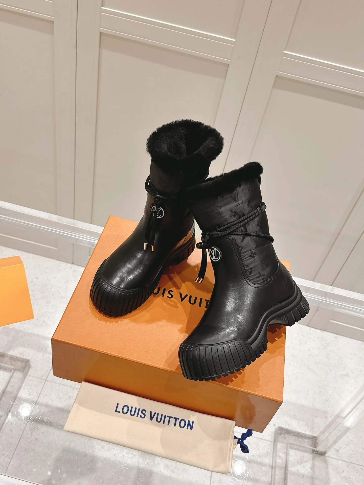 Ботинки Dr. Martens LV-2024 - Черные