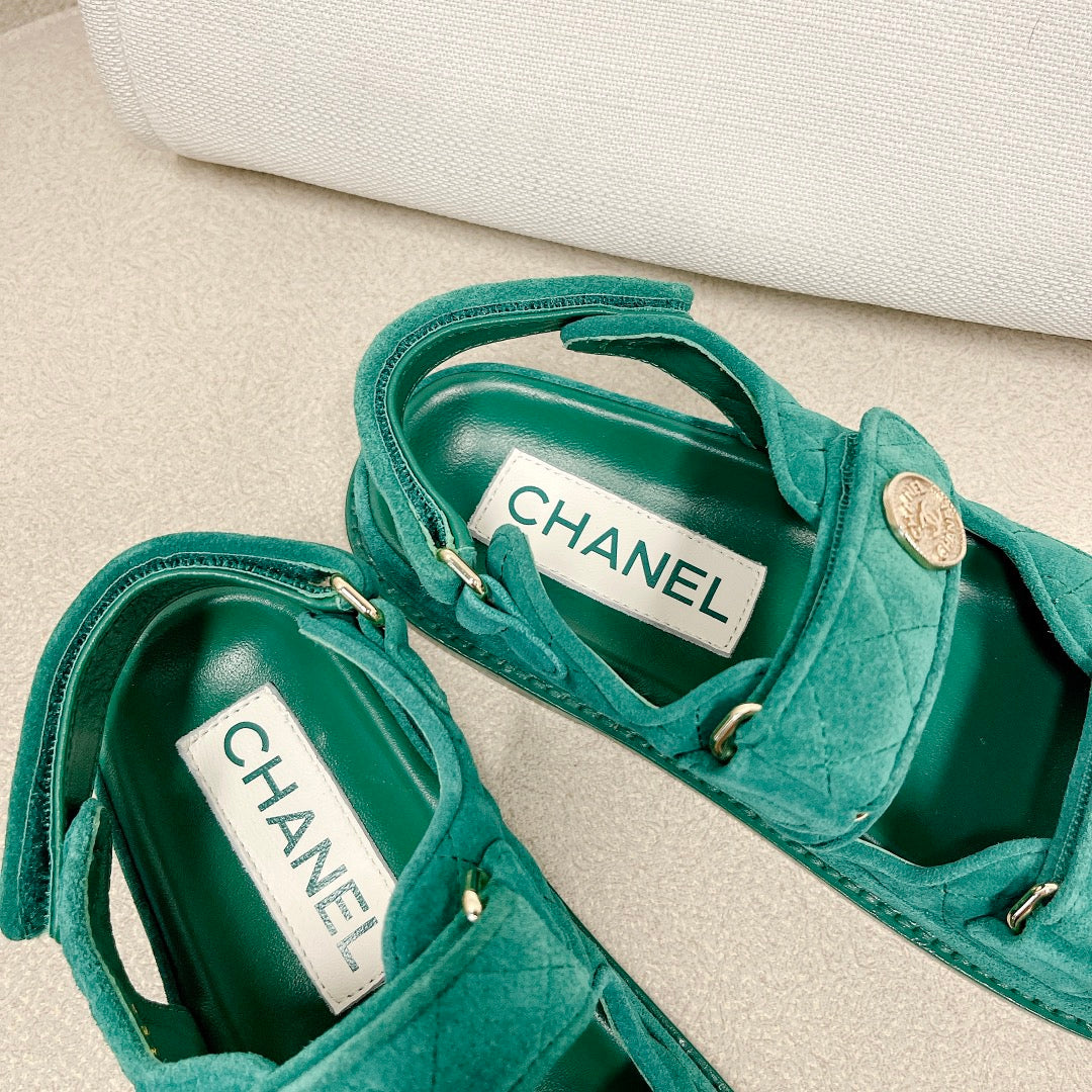 Chanel - Зеленые кожаные сандалии в клетку