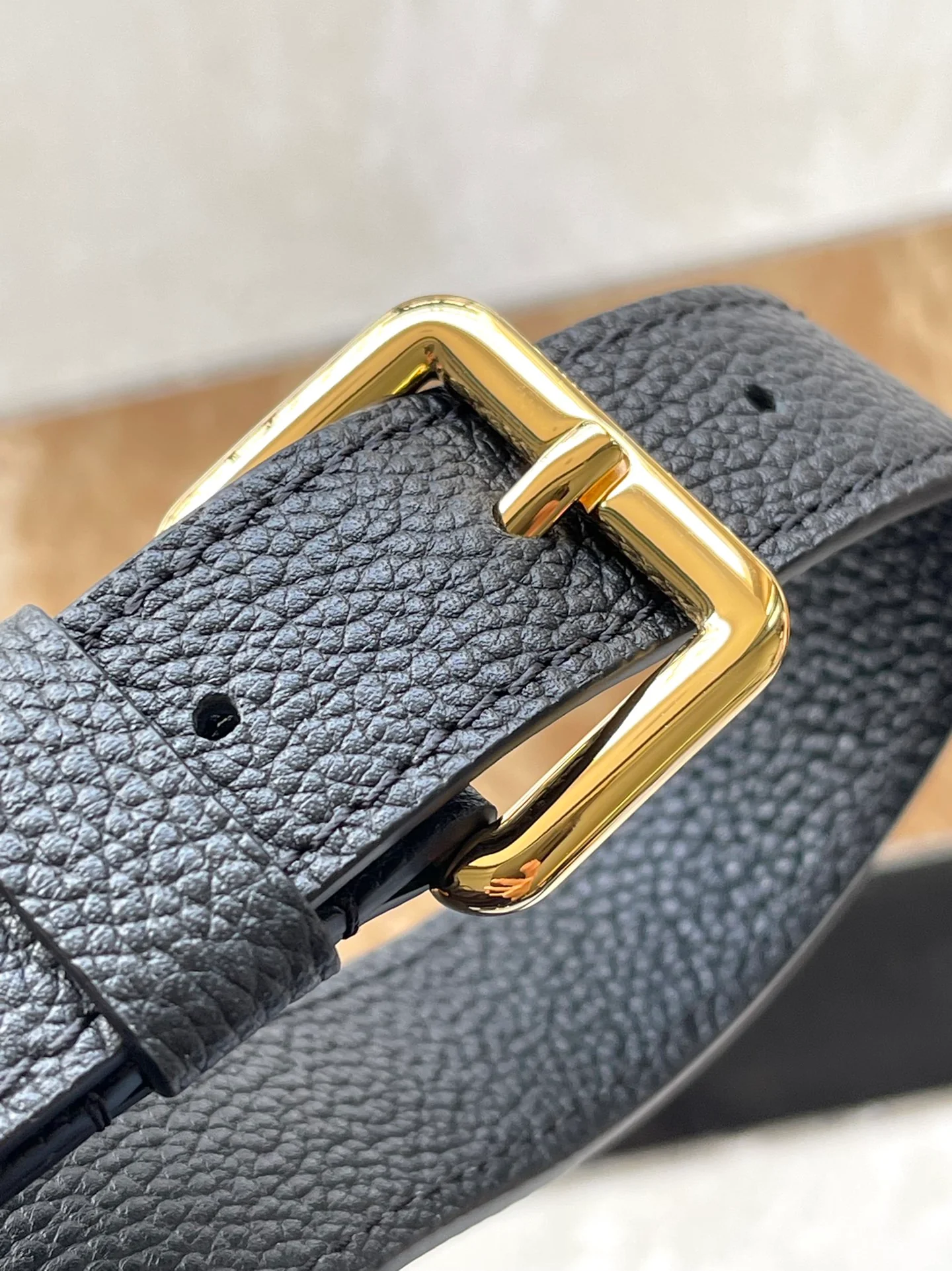 m45977-LV-madeleine-bb-handbag/crossbody bag-black