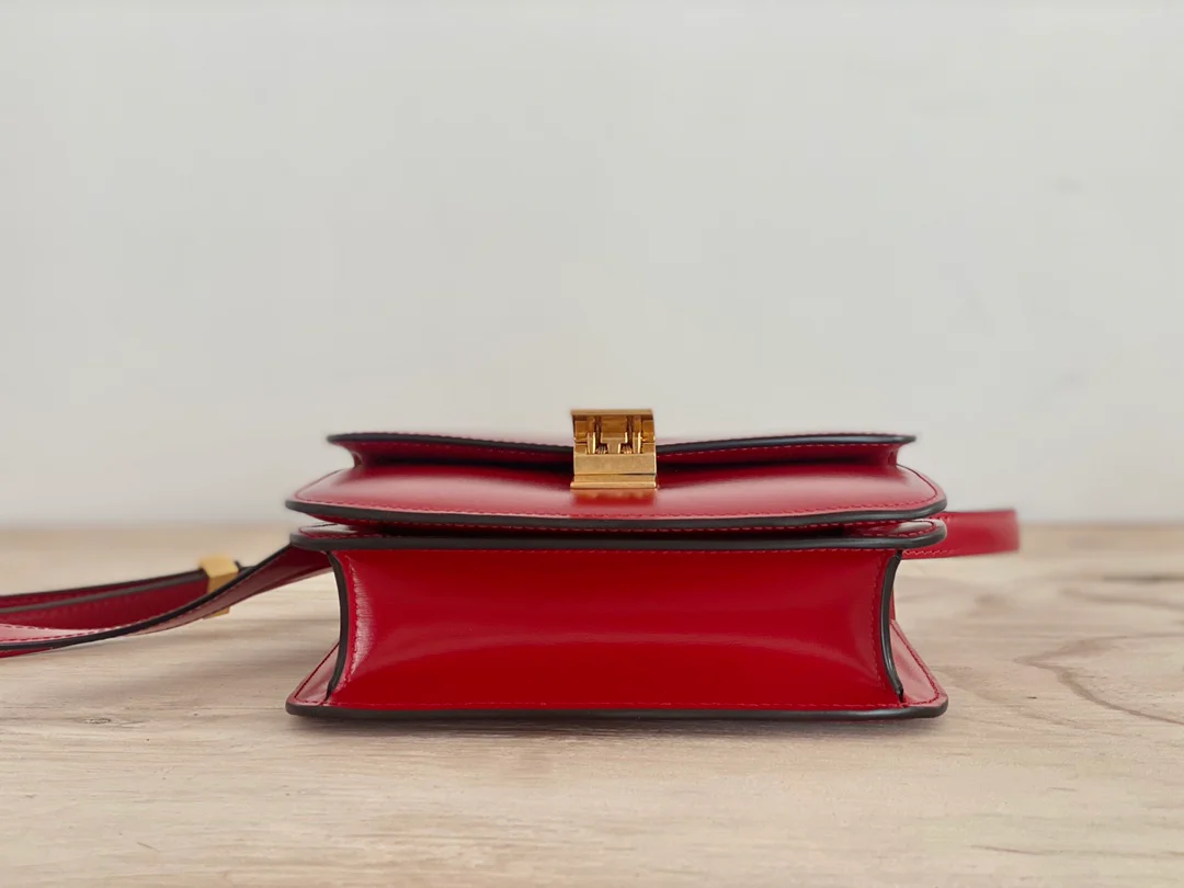 Сумка Celine Box-Tteen из полированной телячьей кожи - красная.