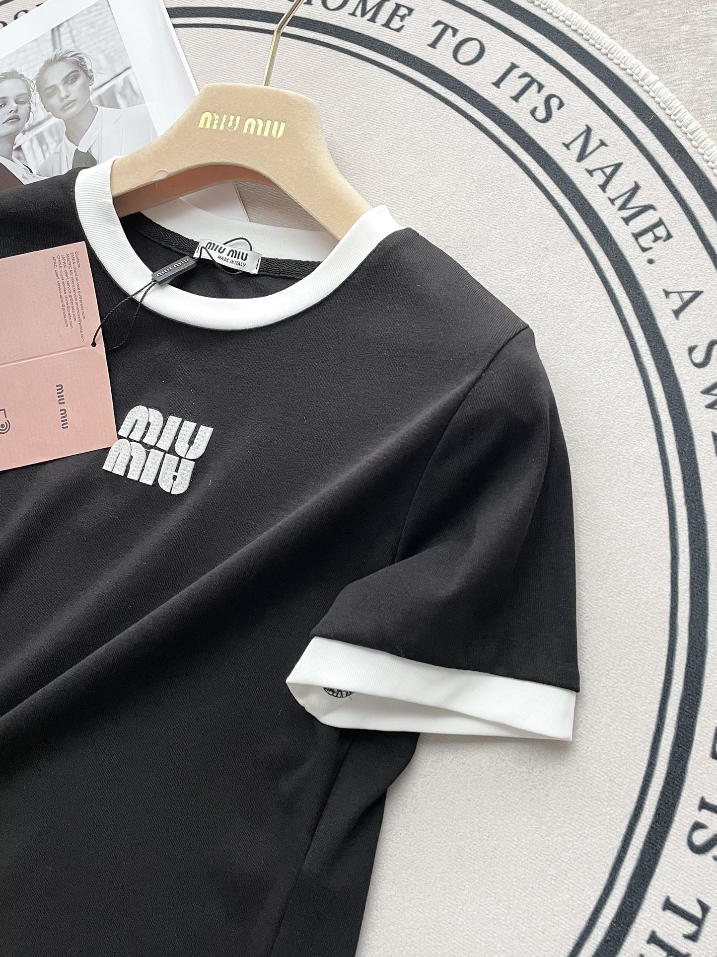 Miu Miu - 2404 - Футболка с коротким рукавом и буквенным принтом - Белая отделка