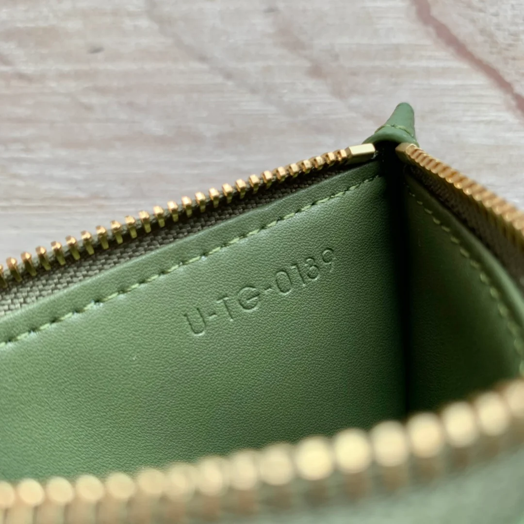 Кардхолдер Celine из зернистой телячьей кожи с застежкой-молнией