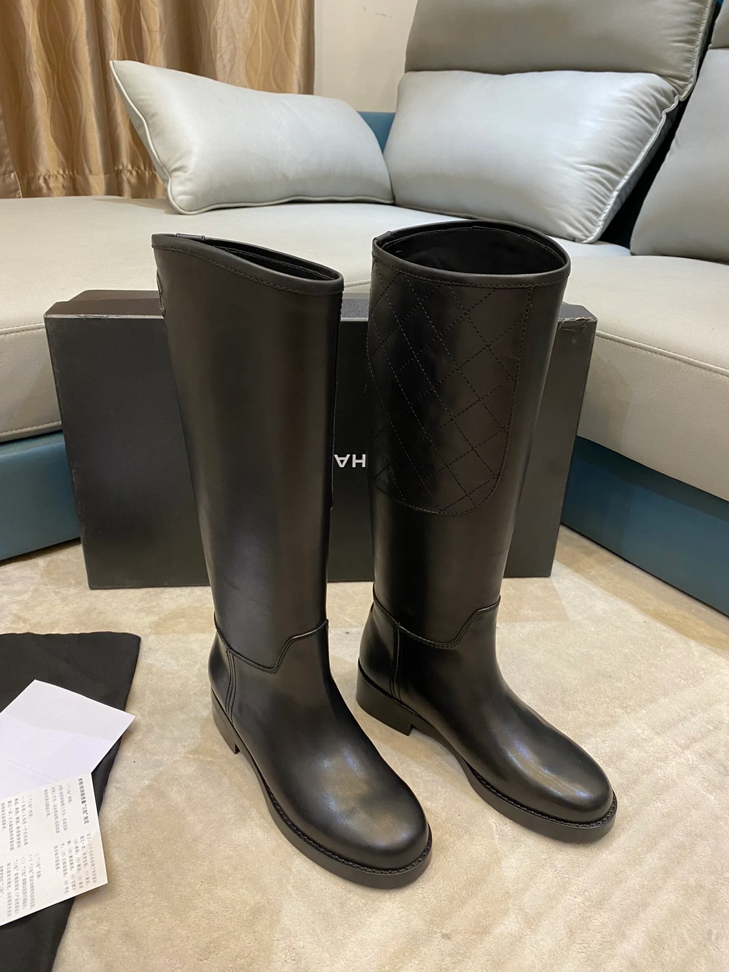 Новинка 2022 года от Chanel - Кожаные сапоги - 1