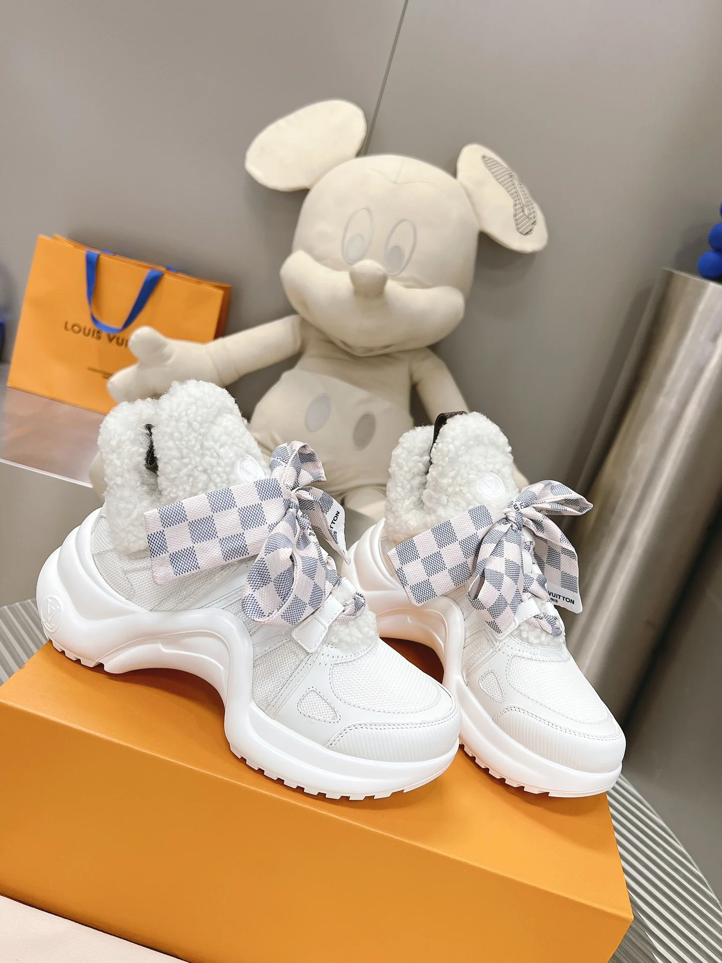 LV - Массивные туфли из шелковой кожи - Белые