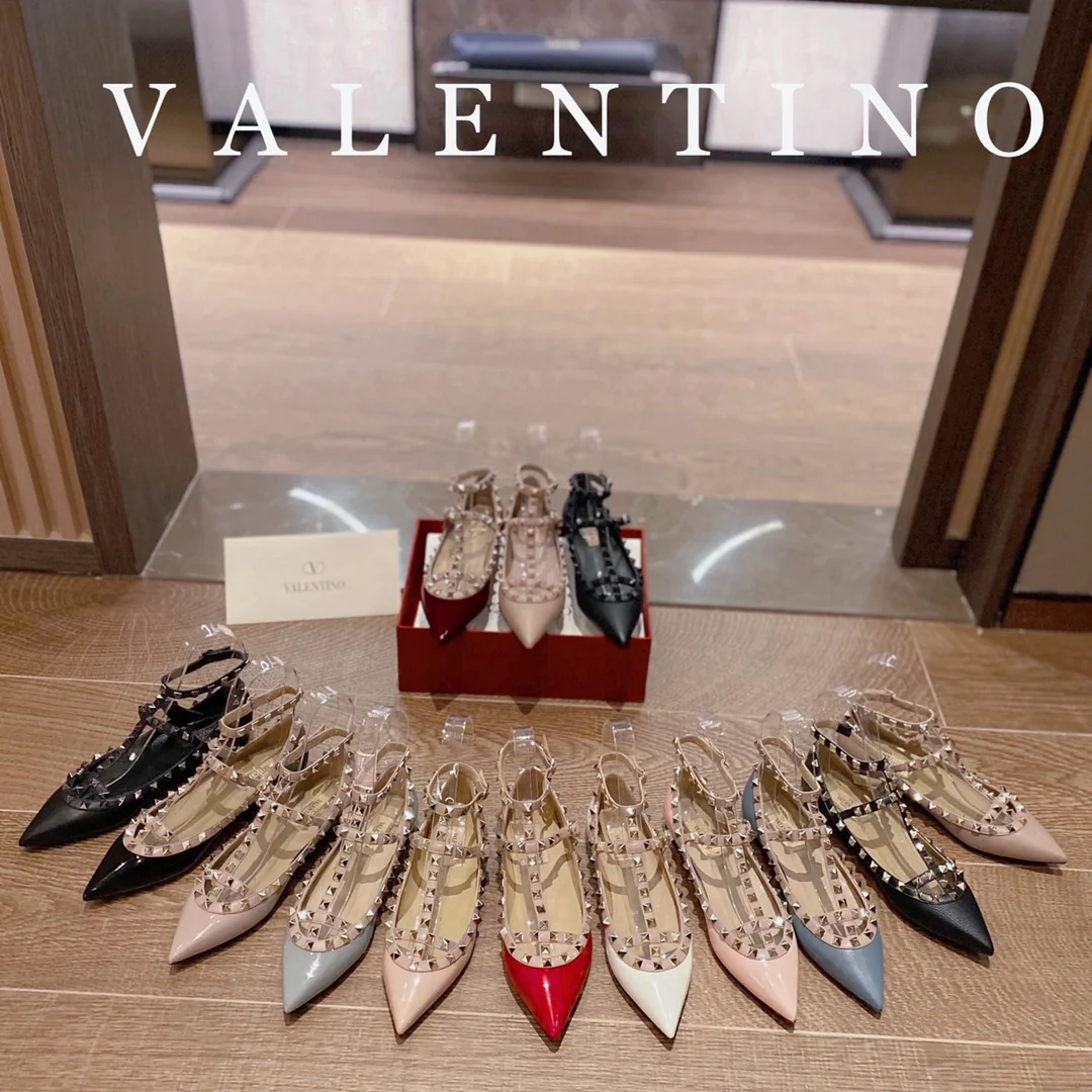 Valentino - Розовые балетки с острым носком и стразами