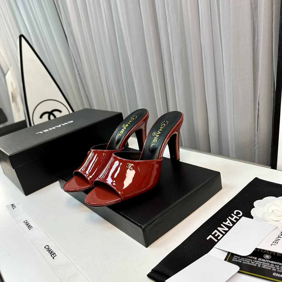 Коллекция Chanel Весна/Лето 2023 - Камелия - Туфли на высоком каблуке - Красные
