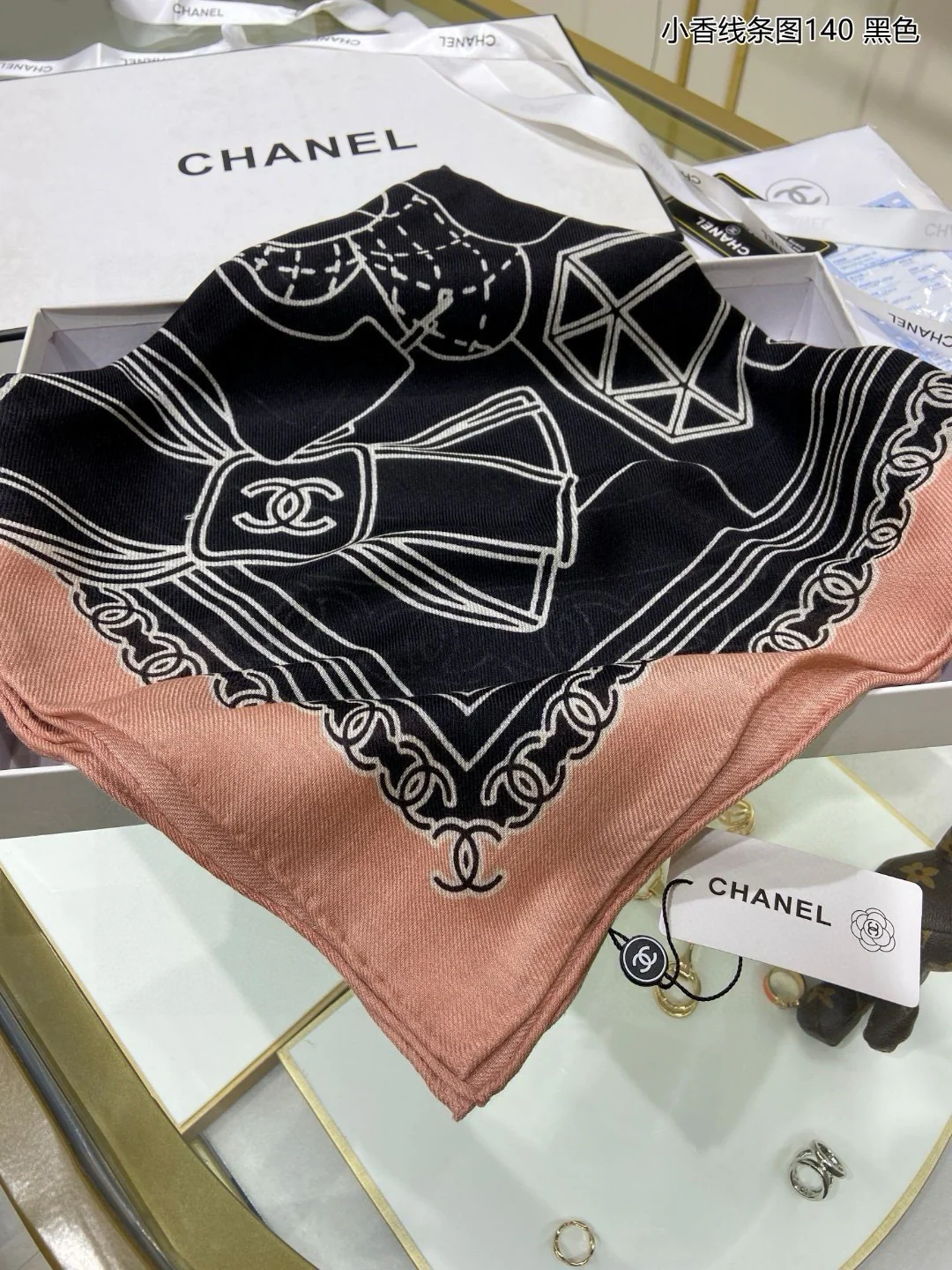 Большой носовой платок Chanel с узором 