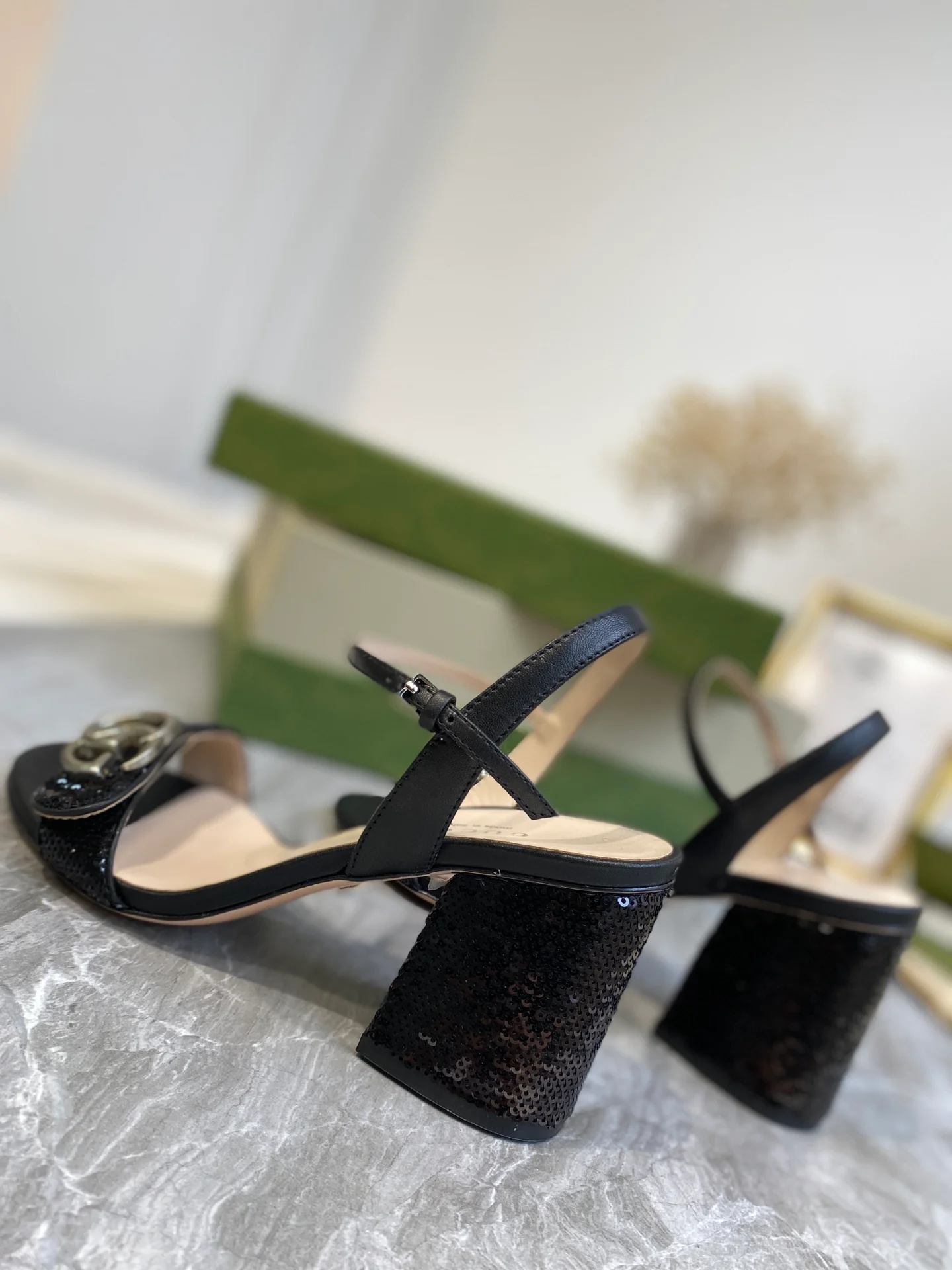 Босоножки Gucci на высоком каблуке с ремешками - 1