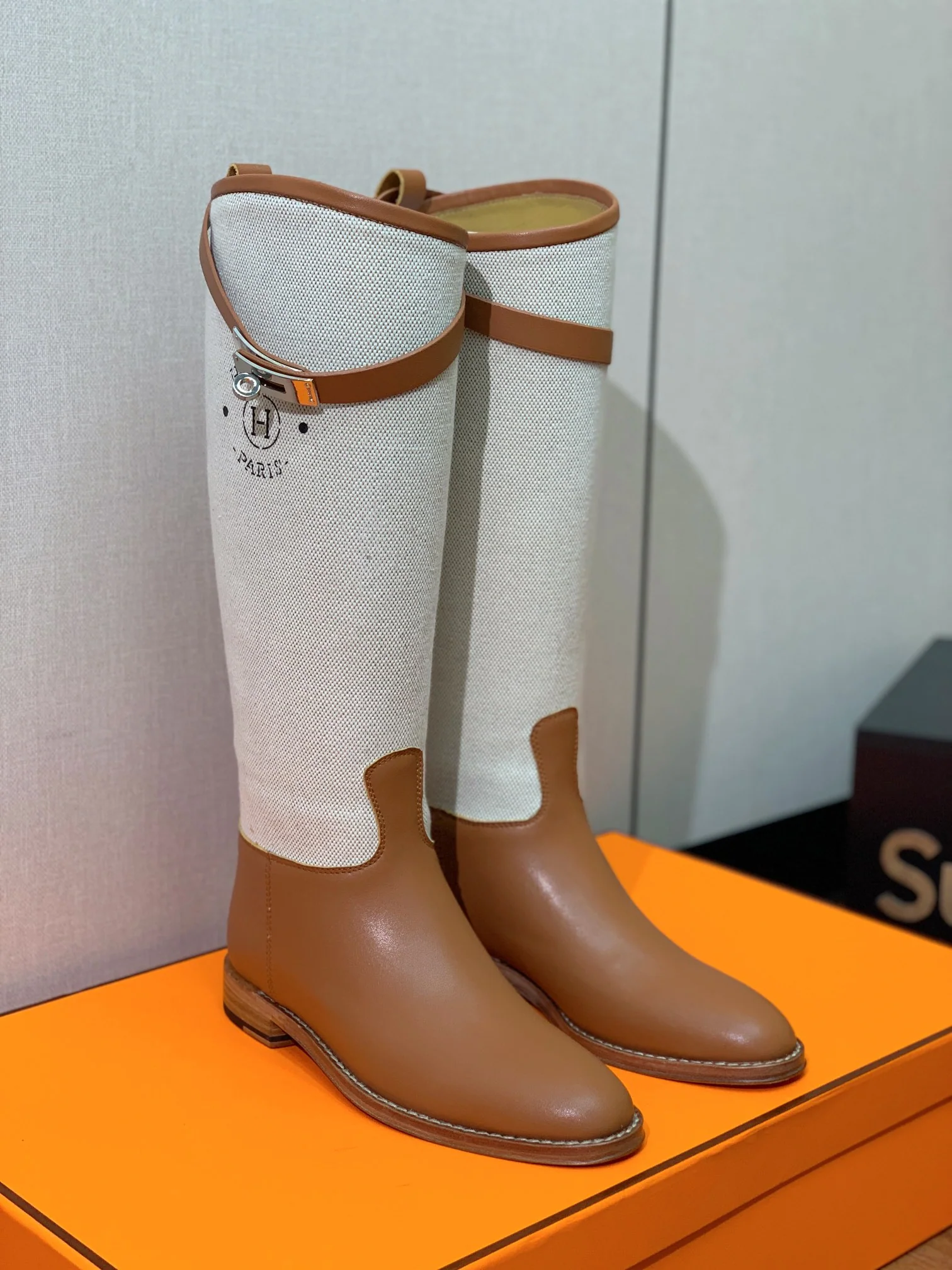 Сапоги для верховой езды Hermes Kelly с пряжкой - двухцветные, коричневые.