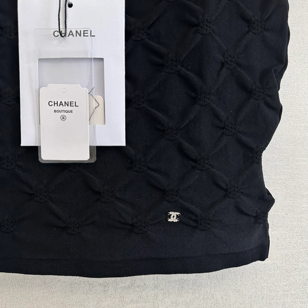 Вязаный топ Chanel 2403 с открытыми плечами - черный