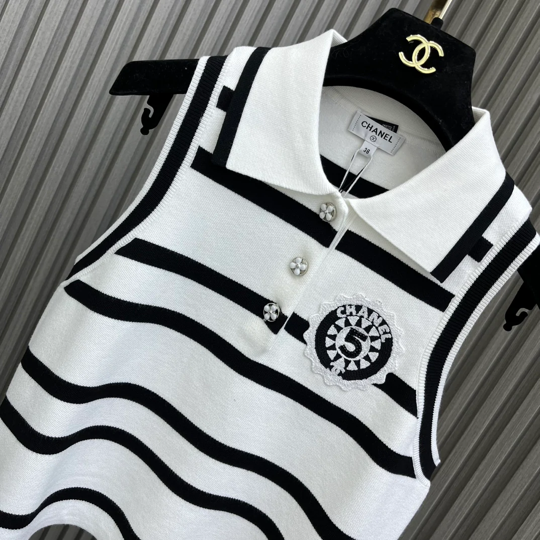 Chanel - 2404-24 Новинка: Вязаный жилет в полоску с воротником