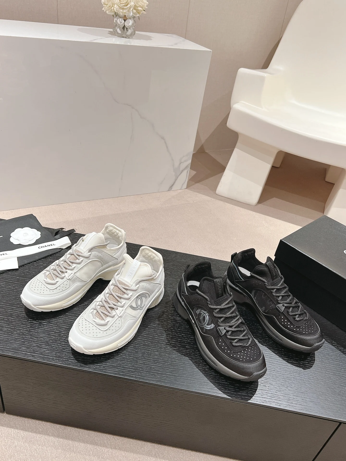 Повседневная обувь Chanel 2024 — изображение коллекции — 1