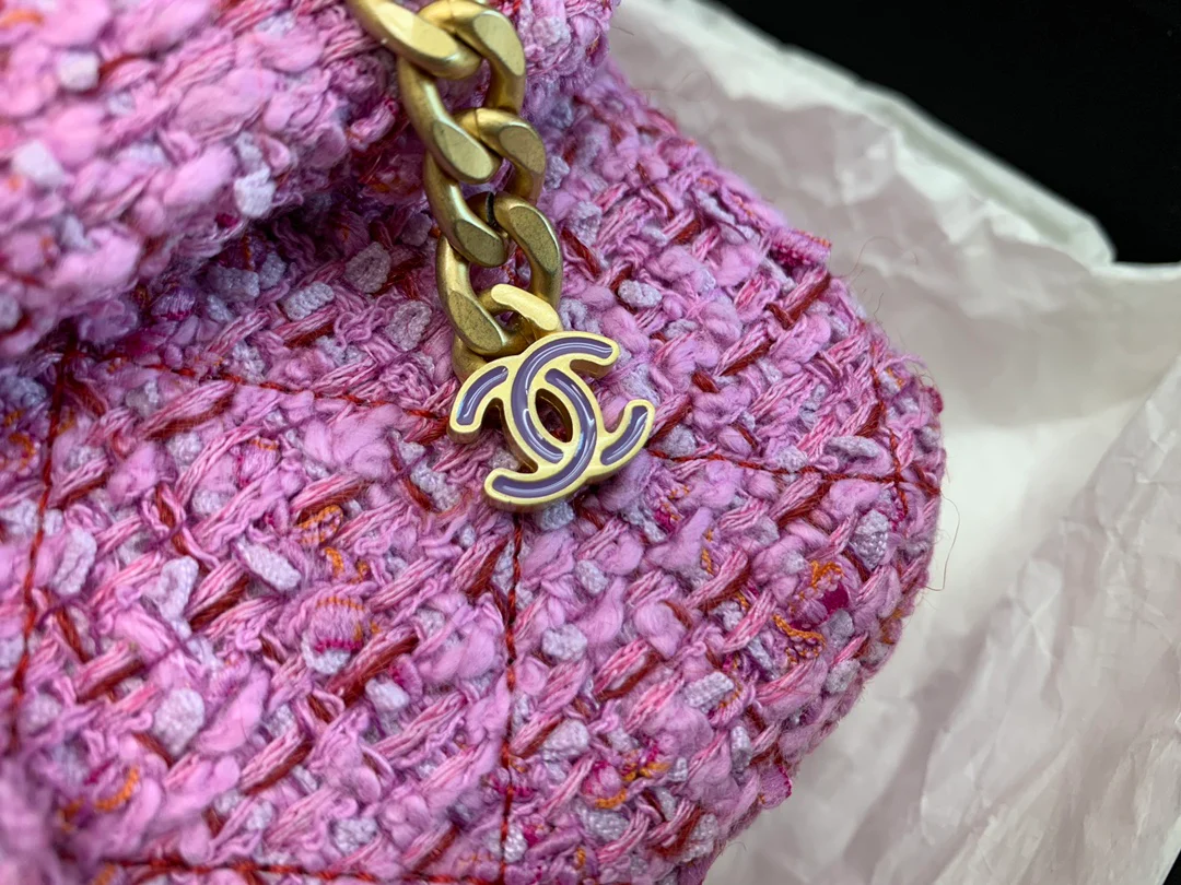 Новинка 2022 года от Chanel - квадратная сумка-клатч с эмалированной пуговицей - 21 см - 3 дюйма