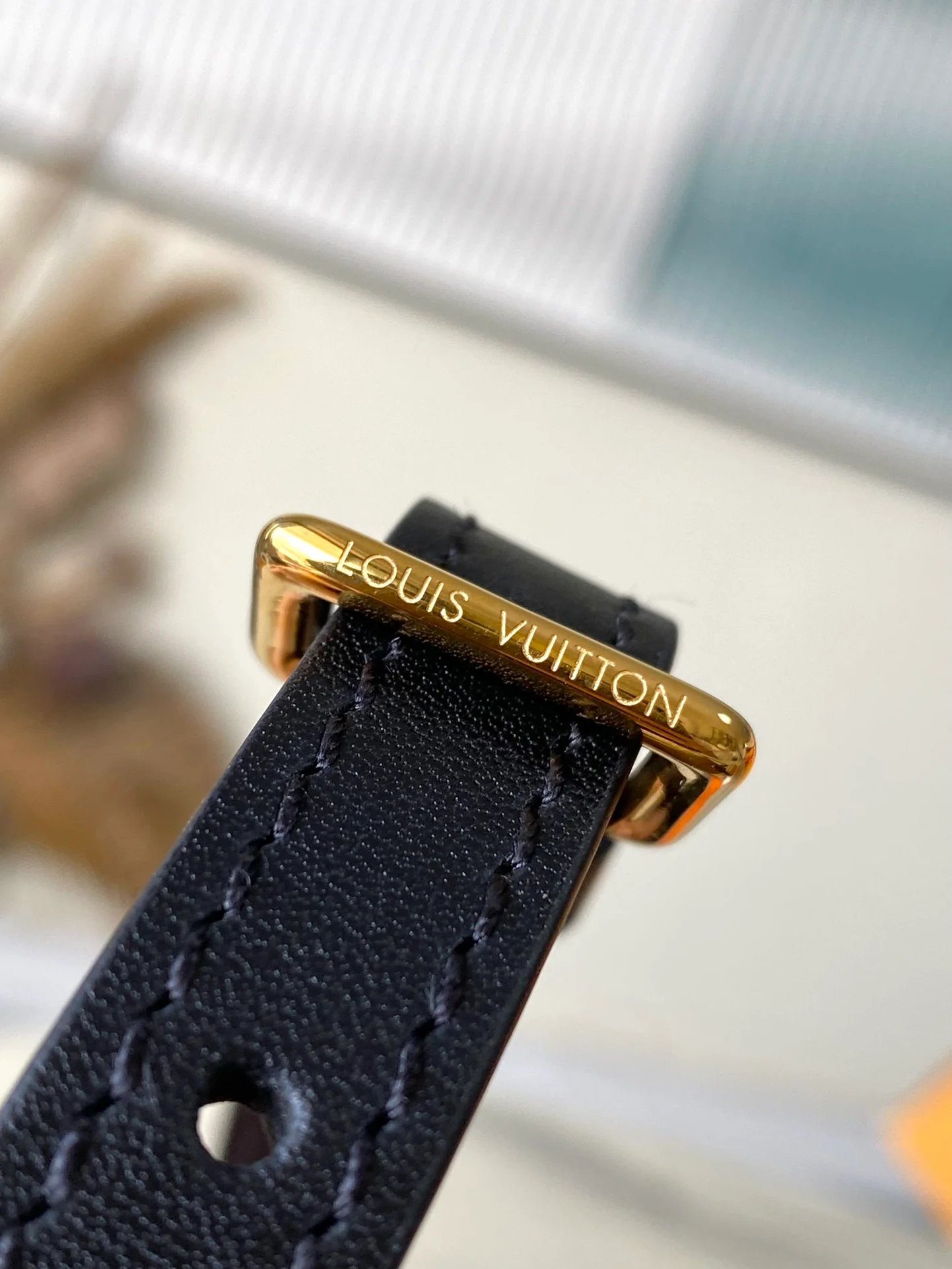 m82465-LV-camera-box-small box bag