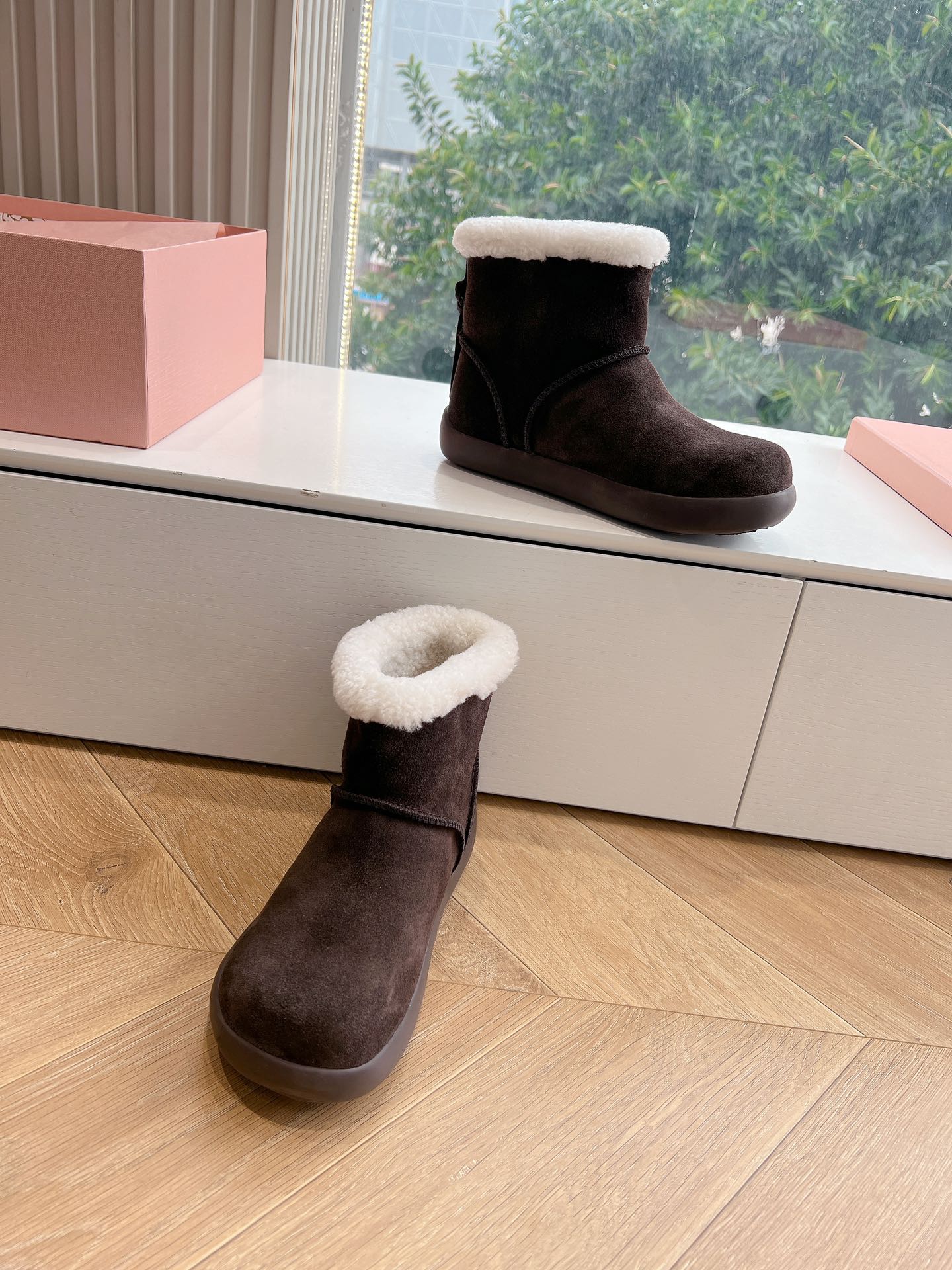 Снежные сапоги Miu Miu 2024 — темно-коричневые