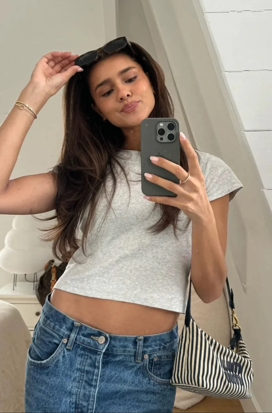 Косметичка/сумка для ланча Miu Miu из жаккардовой ткани - на фото.