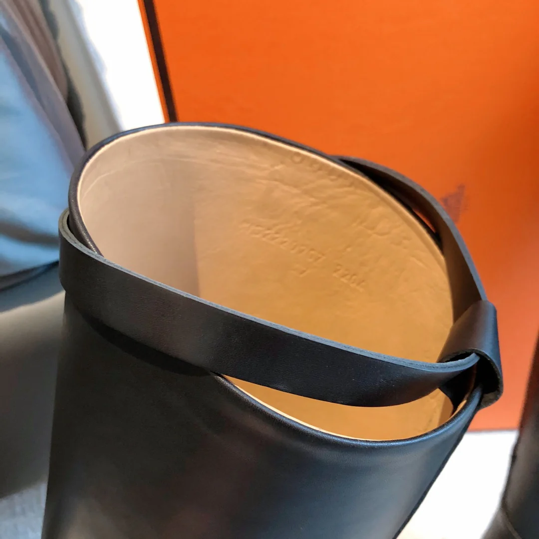 Новинка 2023 года от Hermes - Классические сапоги Kelly из телячьей кожи - Черные