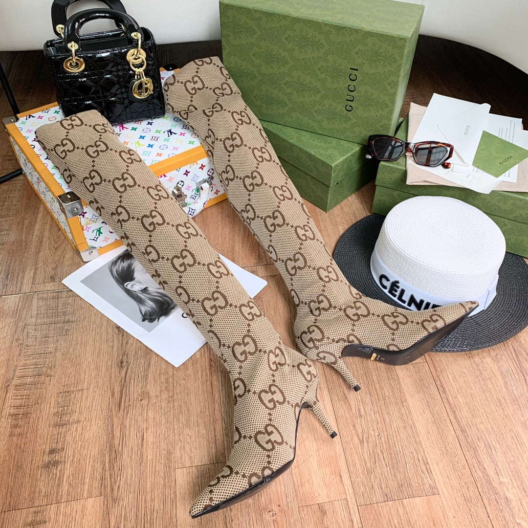 Ботильоны-носки Gucci Осень/Зима 2022 на шпильке с острым носком - Абрикосовый цвет - Высота каблука 22 дюйма