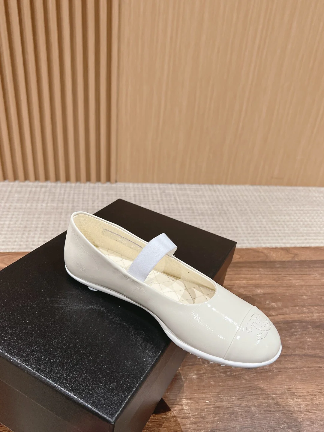 Туфли-балетки Chanel Mary Jane 2024 — белые