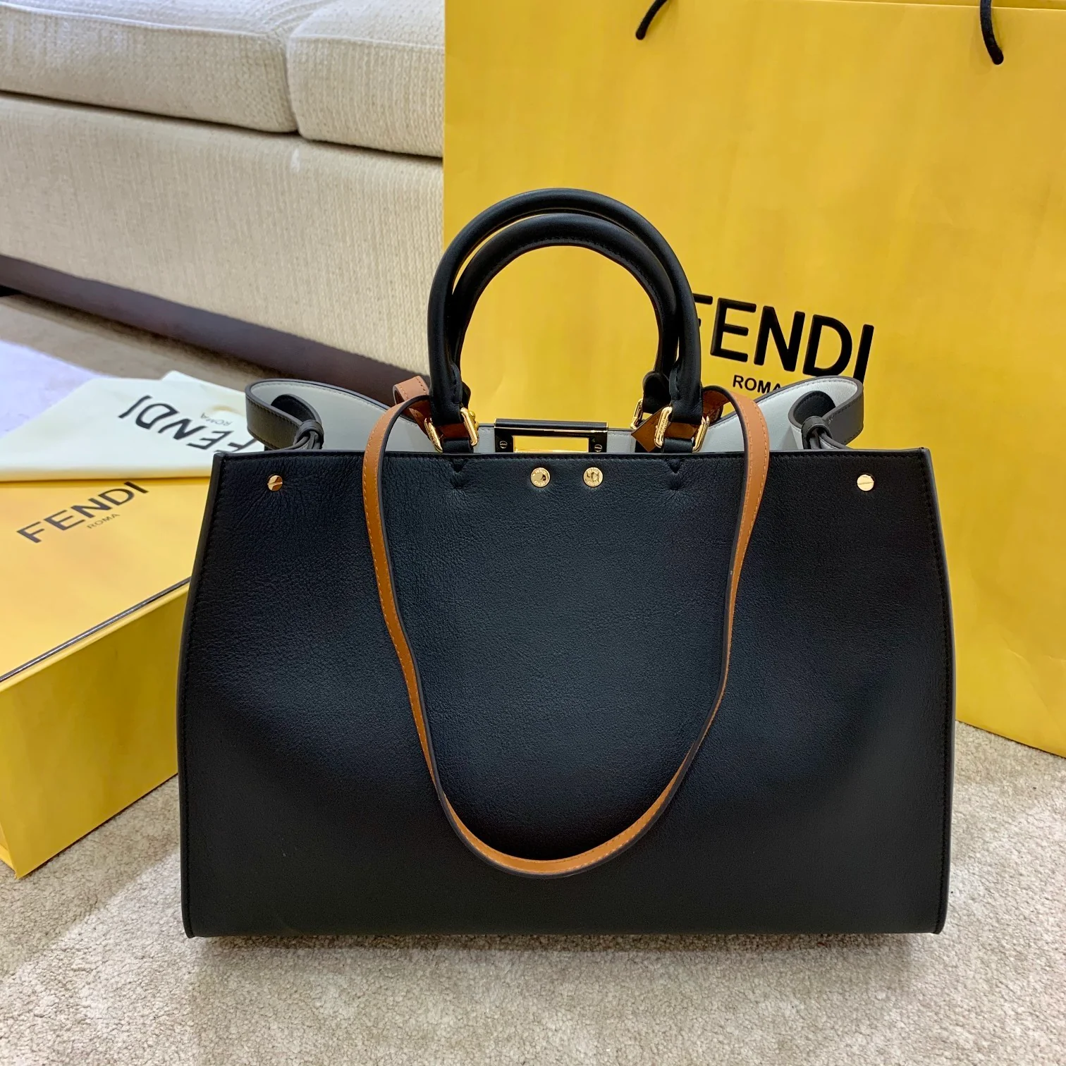 Сумка Fendi Peekaboo XLite из черной кожи