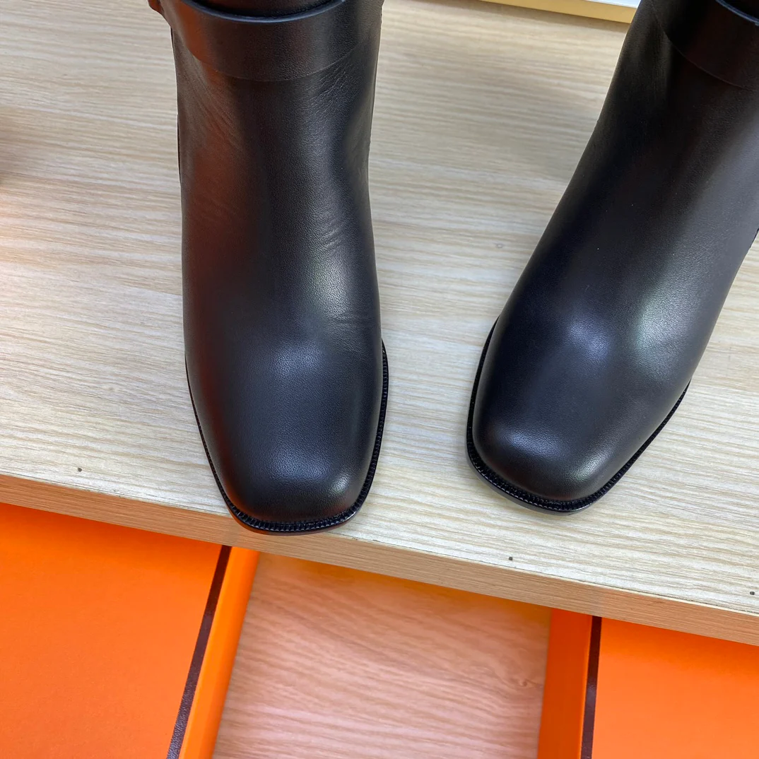 Сапоги на высоком каблуке Hermes 2024 — черные