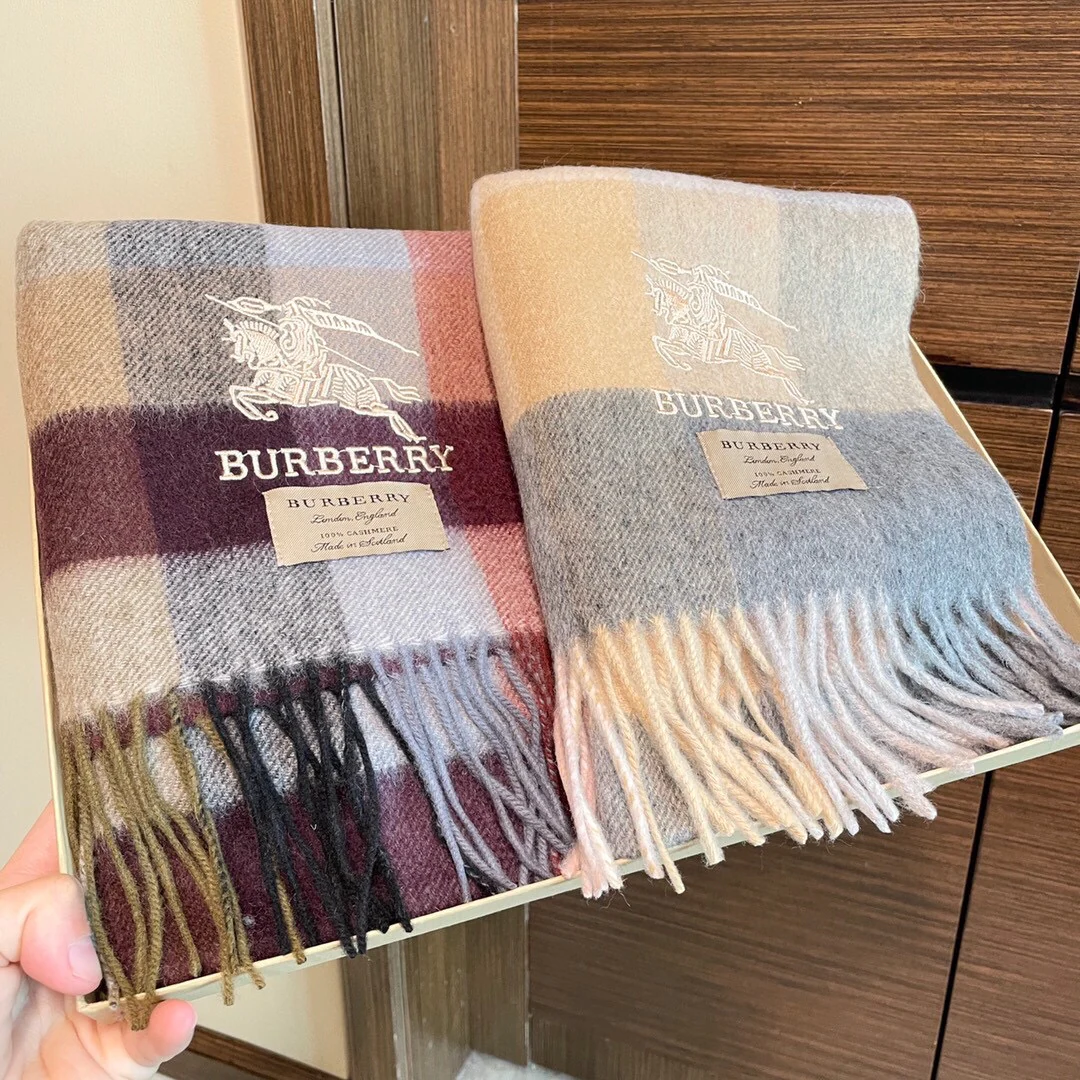 Классический кашемировый клетчатый шарф Burberry с узором 