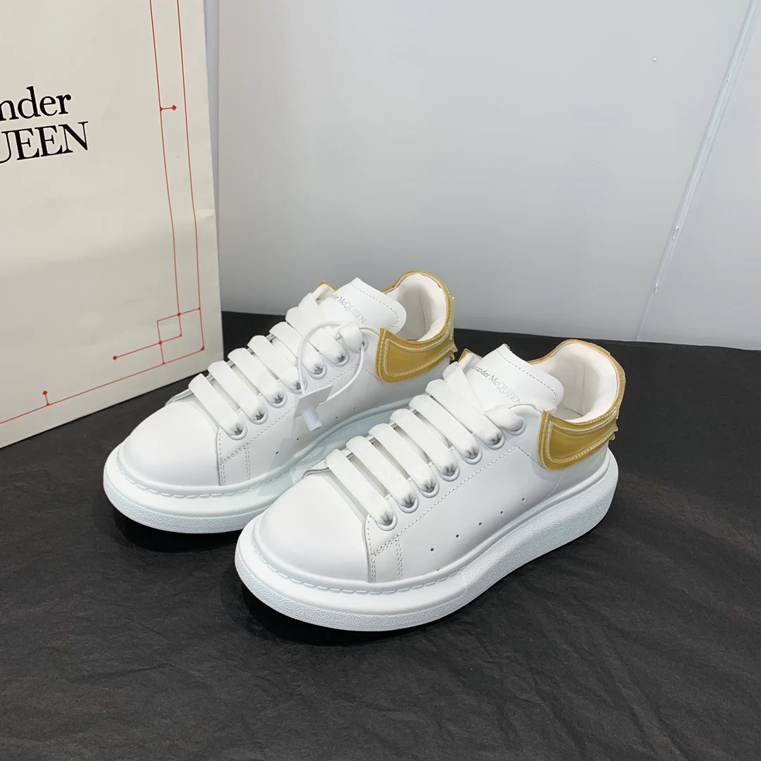 Классические белые кроссовки McQueen - на каблуке-резинке - золотисто-желтые