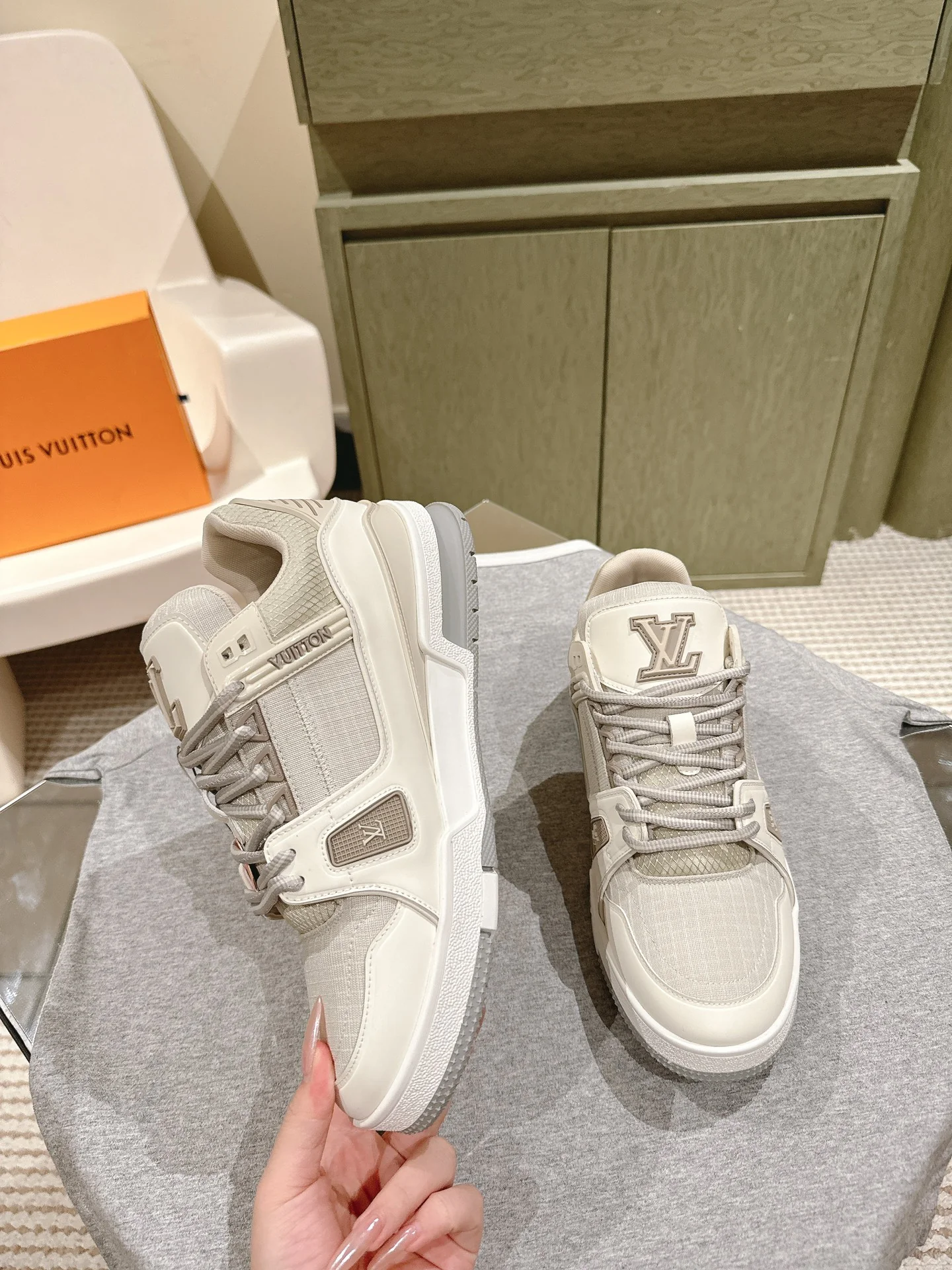 LV-2024-Кроссовки-Белые-2