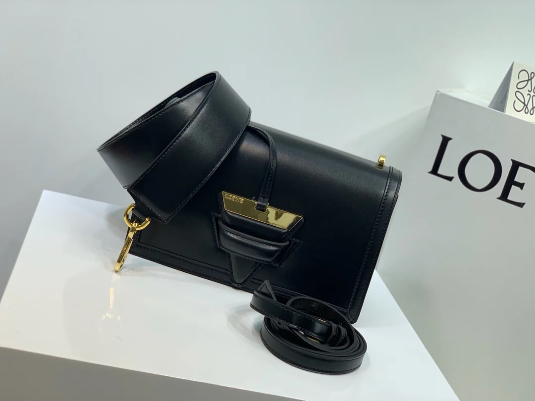 Треугольная сумка Loewe - Телячья кожа - Маленькая - 6