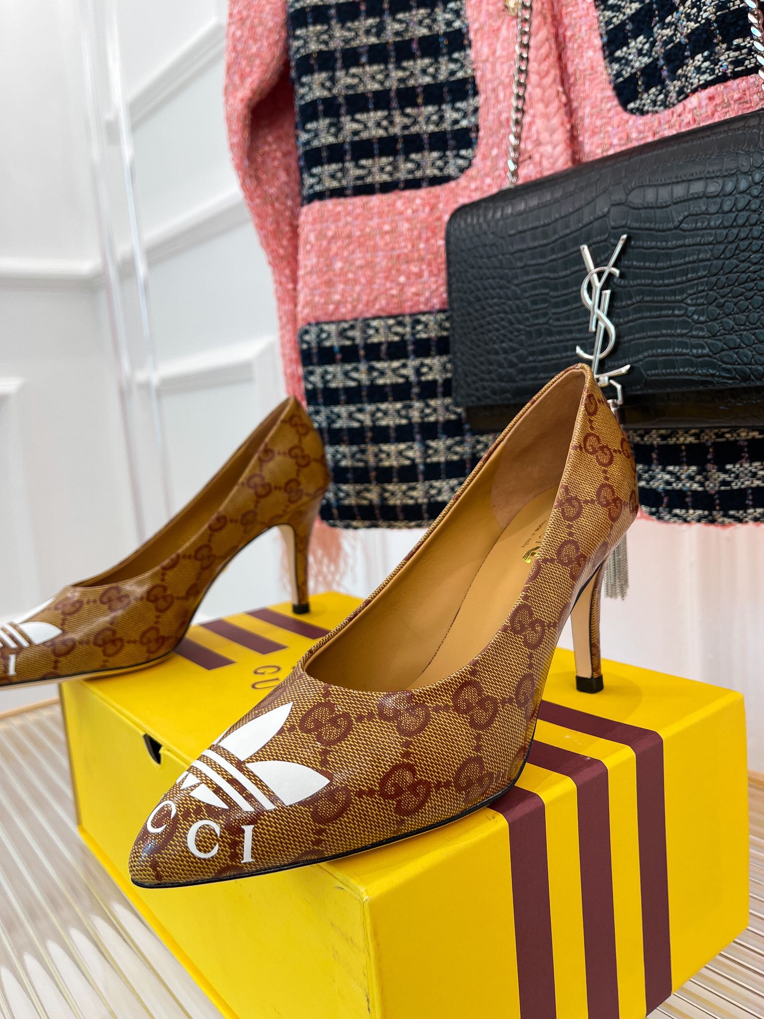 Новые поступления Gucci сезона начало осени 2022 — Туфли на высоком каблуке — Коллаборация — 1