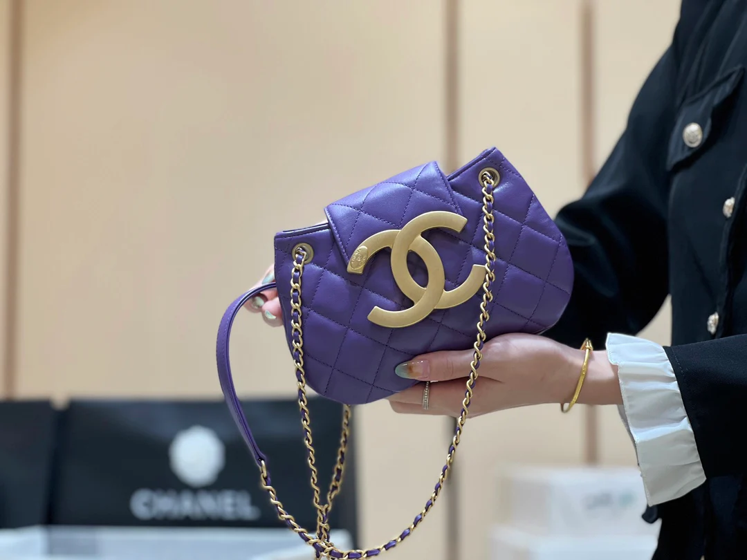 Новая коллекция Chanel ?Ранняя весна? — 24c — Большая ретро-сумка Double C — Мессенджер — Фиолетовая