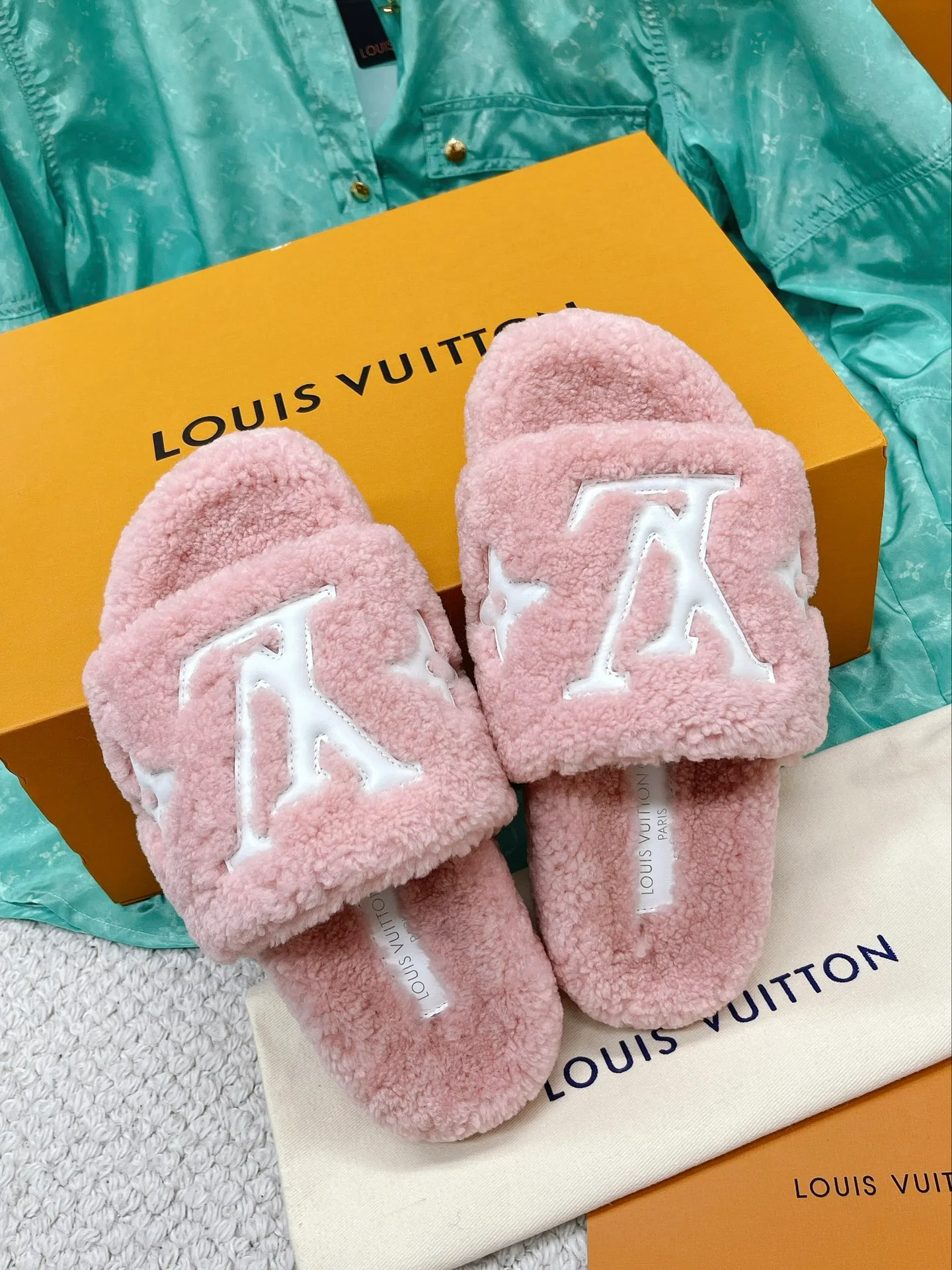 Меховые тапочки LV Paseo Comfort Series 