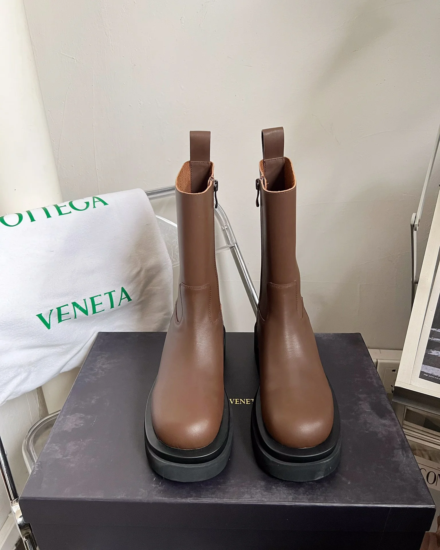 Новинка осенне-зимней коллекции BV - Ботильоны на молнии - Коричневые