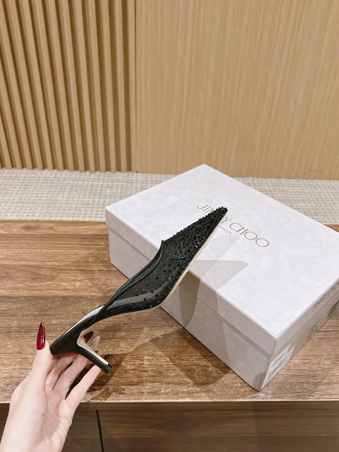 Jimmy - Туфли на каблуке с острым носком и стразами, сетчатые, черные