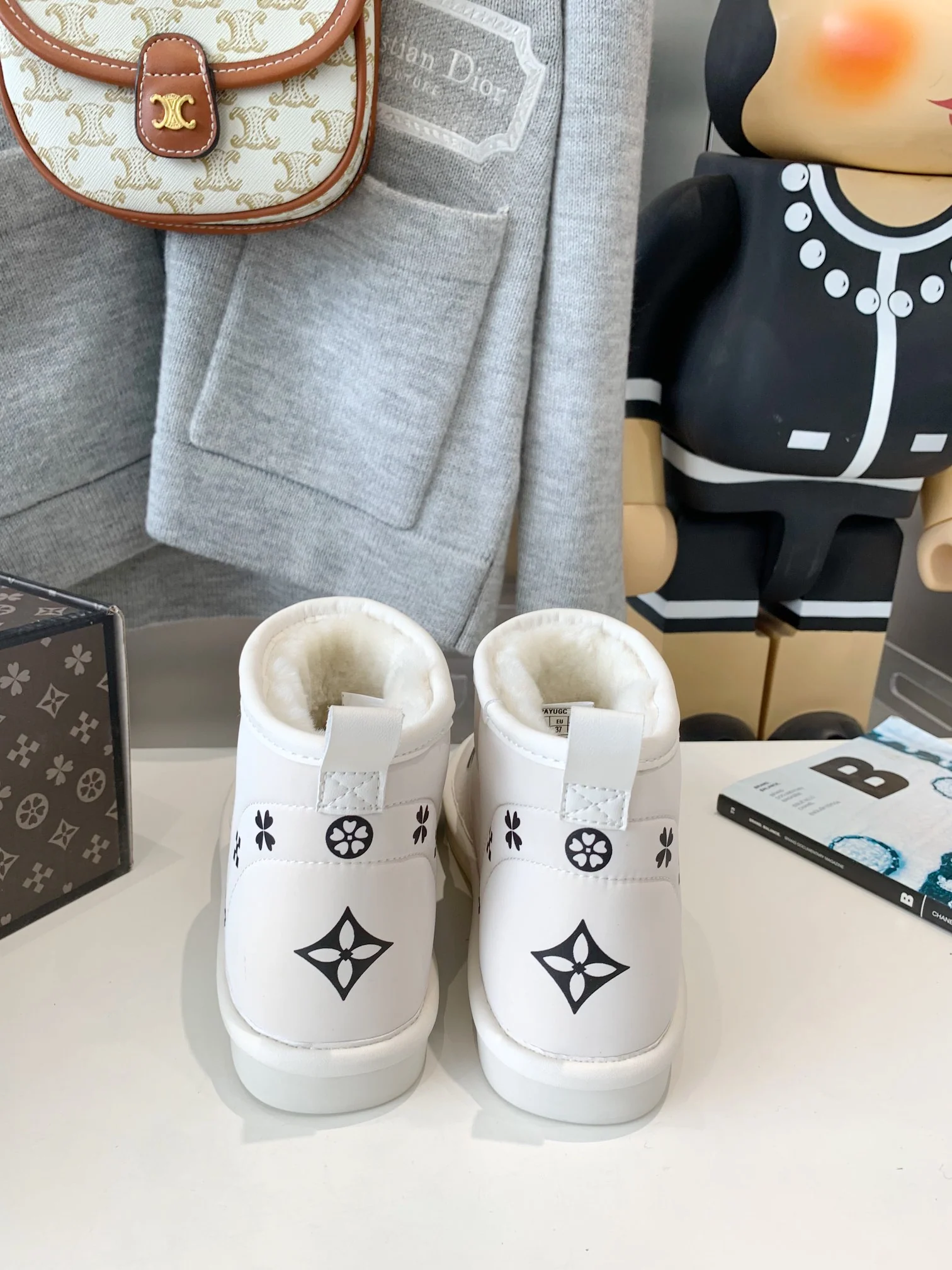 зимние ботинки с буквой LV