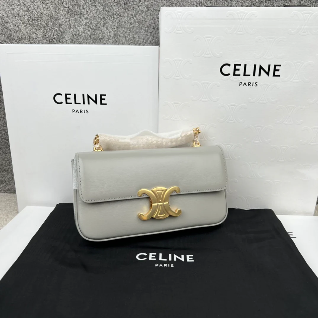 Сумка Celine Triomphe из глянцевой коровьей кожи с цепочкой через плечо