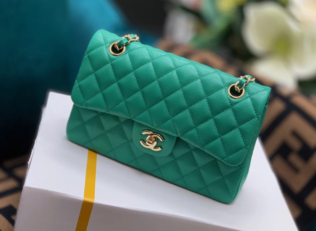 Chanel - Маленькая сумка из телячьей кожи с шариковым узором - CF - Зеленая - 23 см