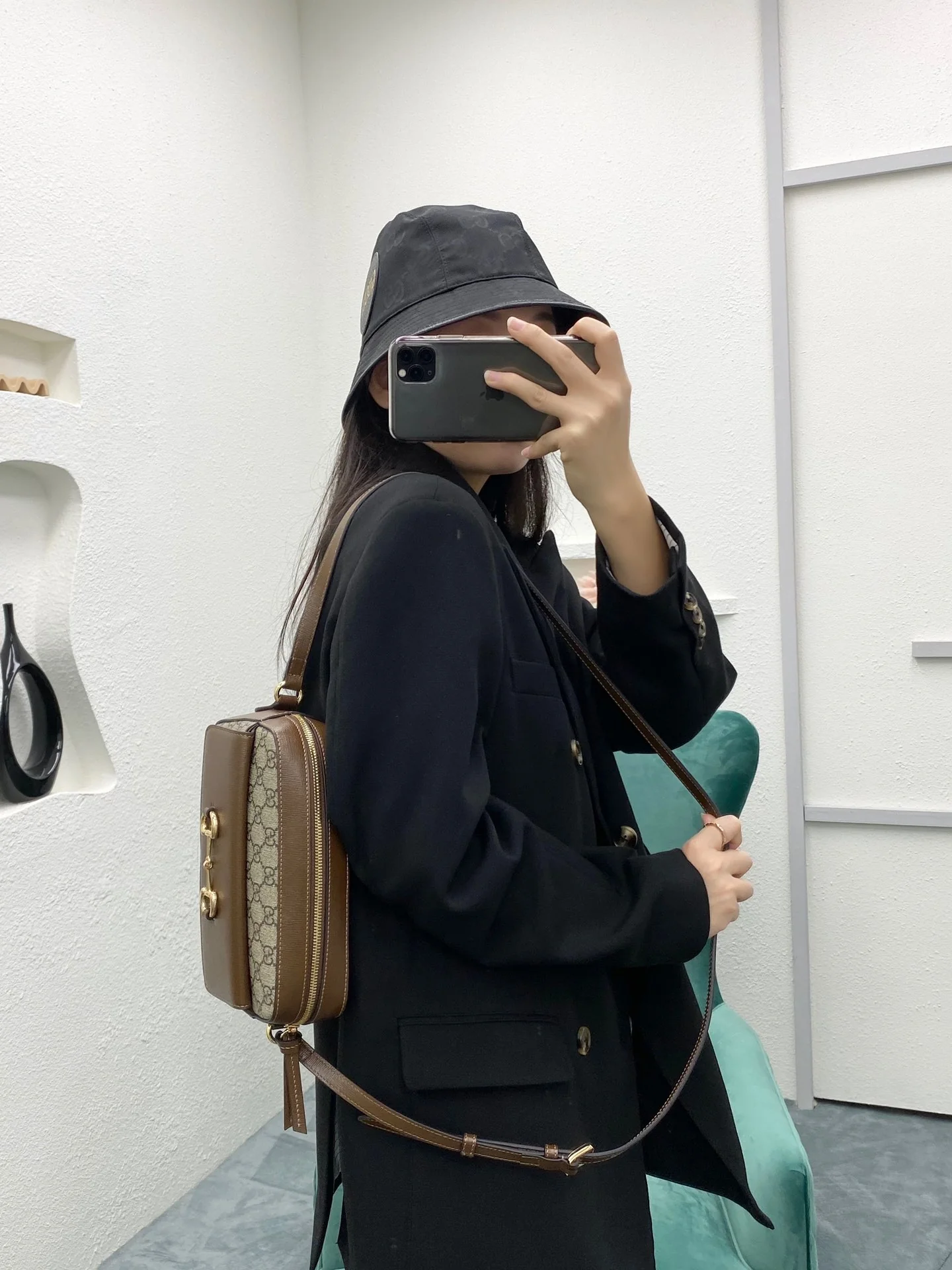 Сумка для фотоаппарата Gucci 1955 с пряжкой в ??виде подковы - 1 шт.