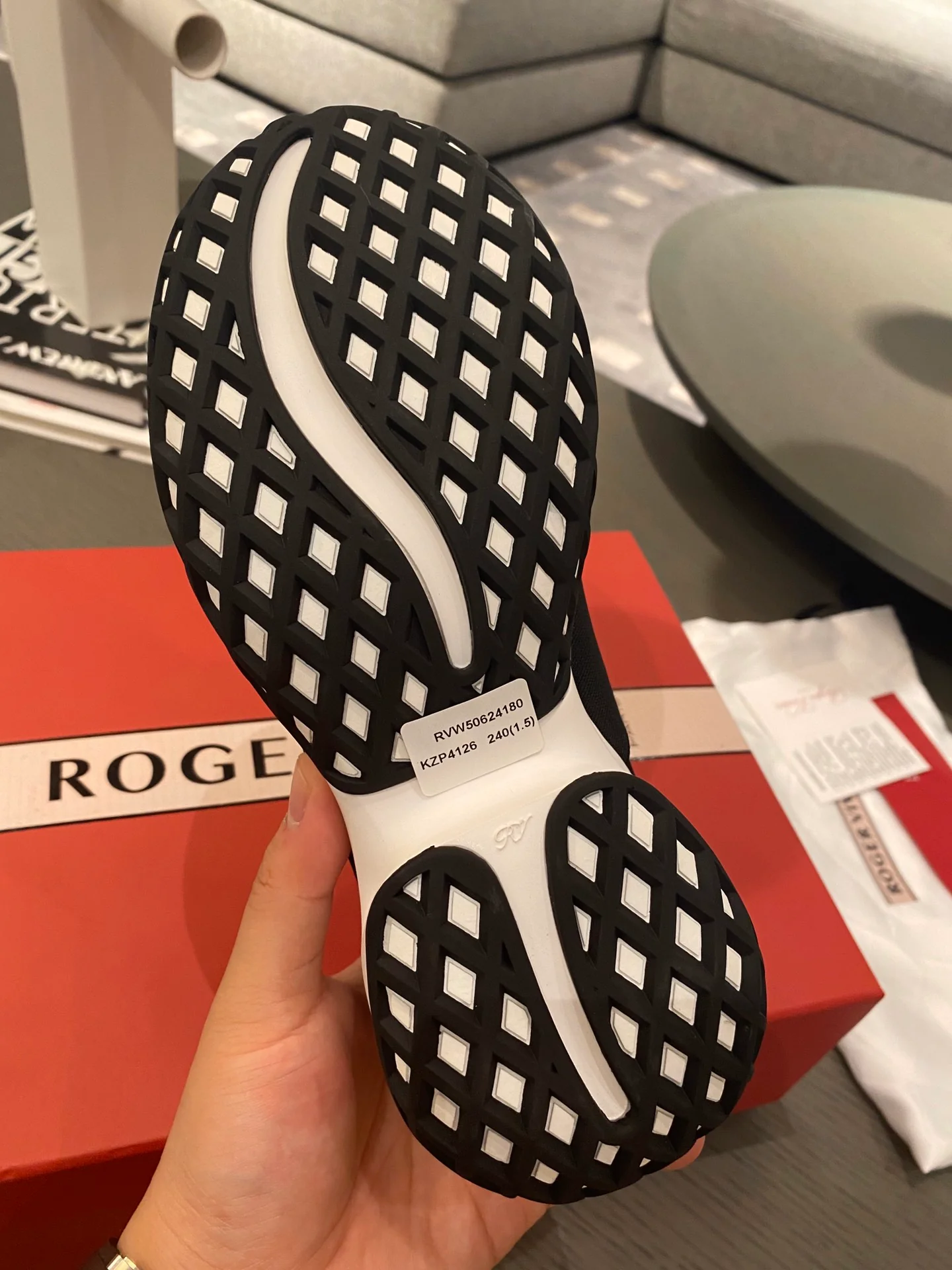 Кроссовки с пряжками - черные