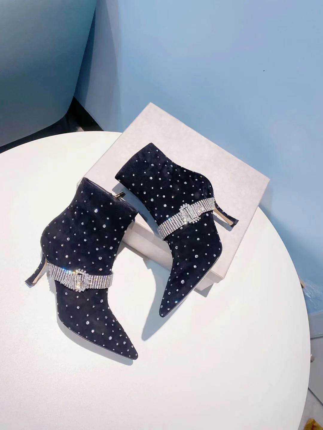 Ботильоны Jimmy на шпильке со стразами - 1