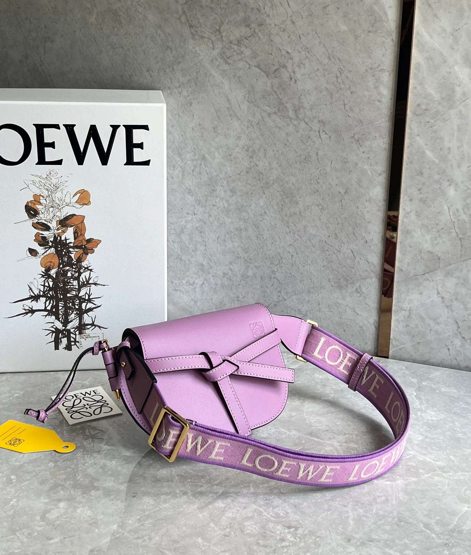 Сумка-седло Loewe Gate Dual Mini Saddle Bag - лавандово-фиолетовая.