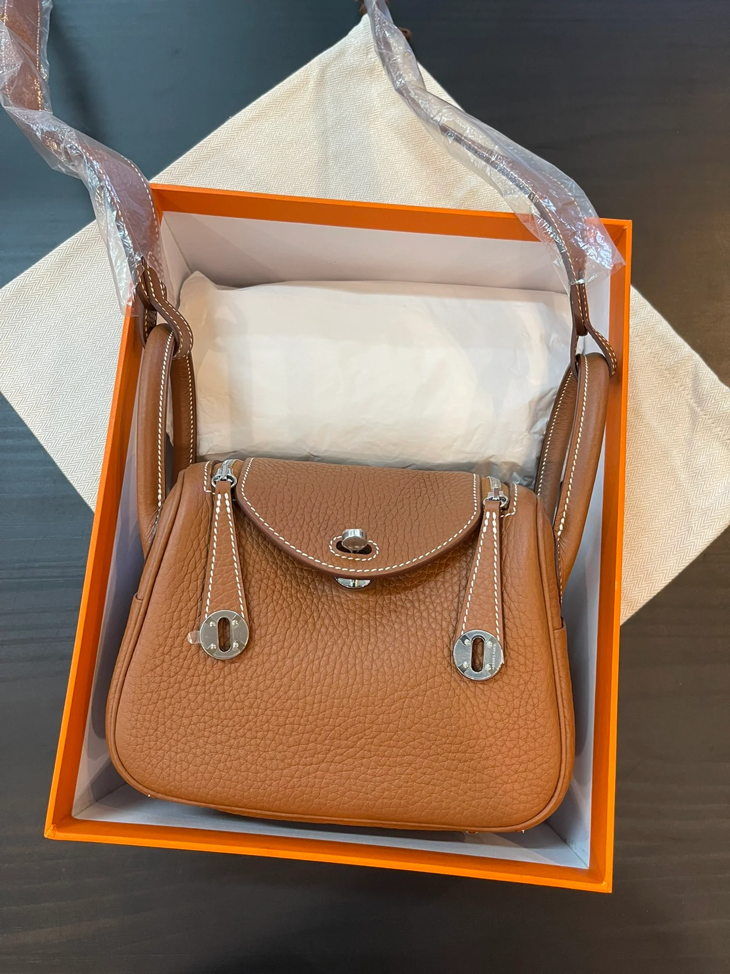 Миниатюрная пряжка Hermes Lindy золотисто-коричневого цвета с серебряным эффектом