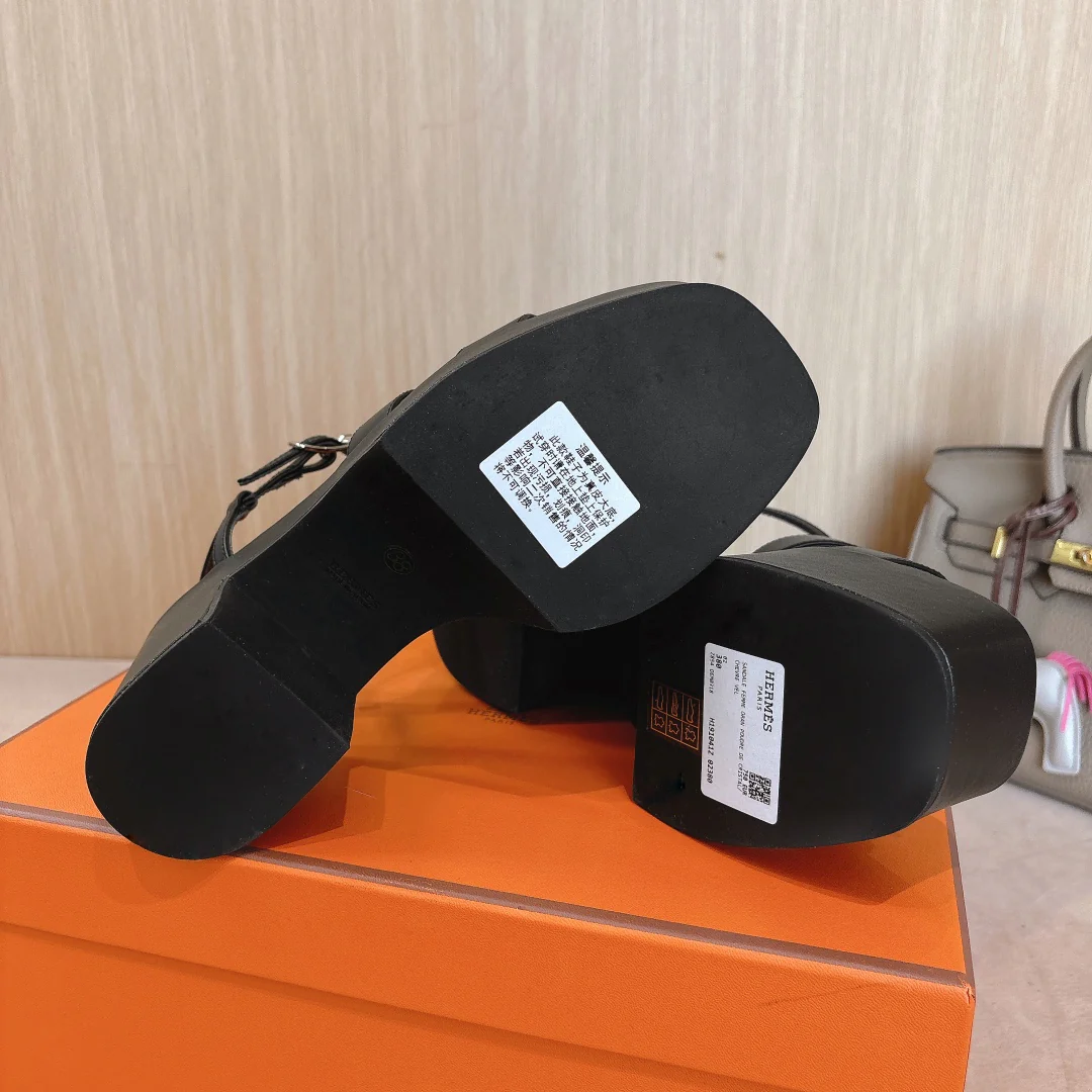 Кожаные босоножки на высоком каблуке Hermes 2024 - черные