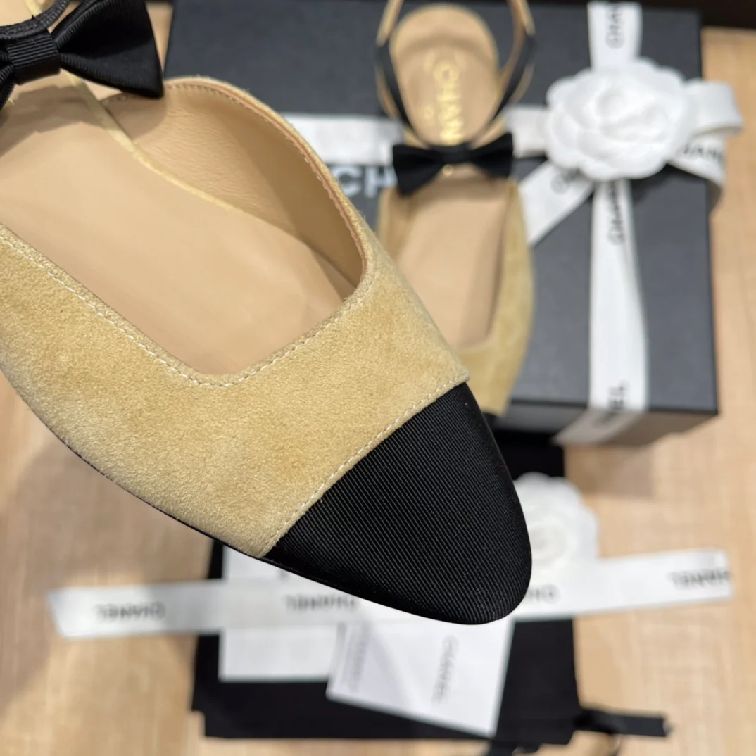 Chanel - Абрикосовые туфли на закрытом каблуке