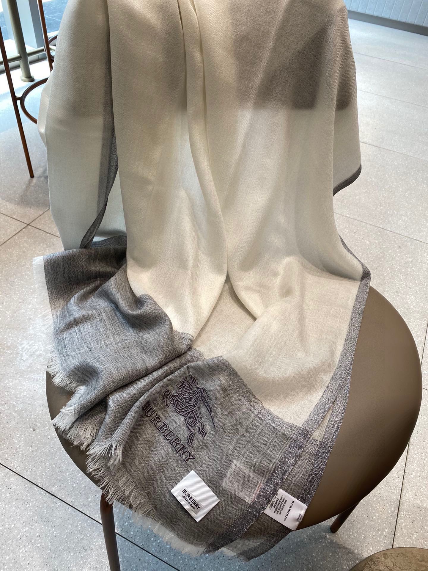 Кашемировый шарф Burberry с пайетками, пряжа - 100-200 см - бежевый/серый