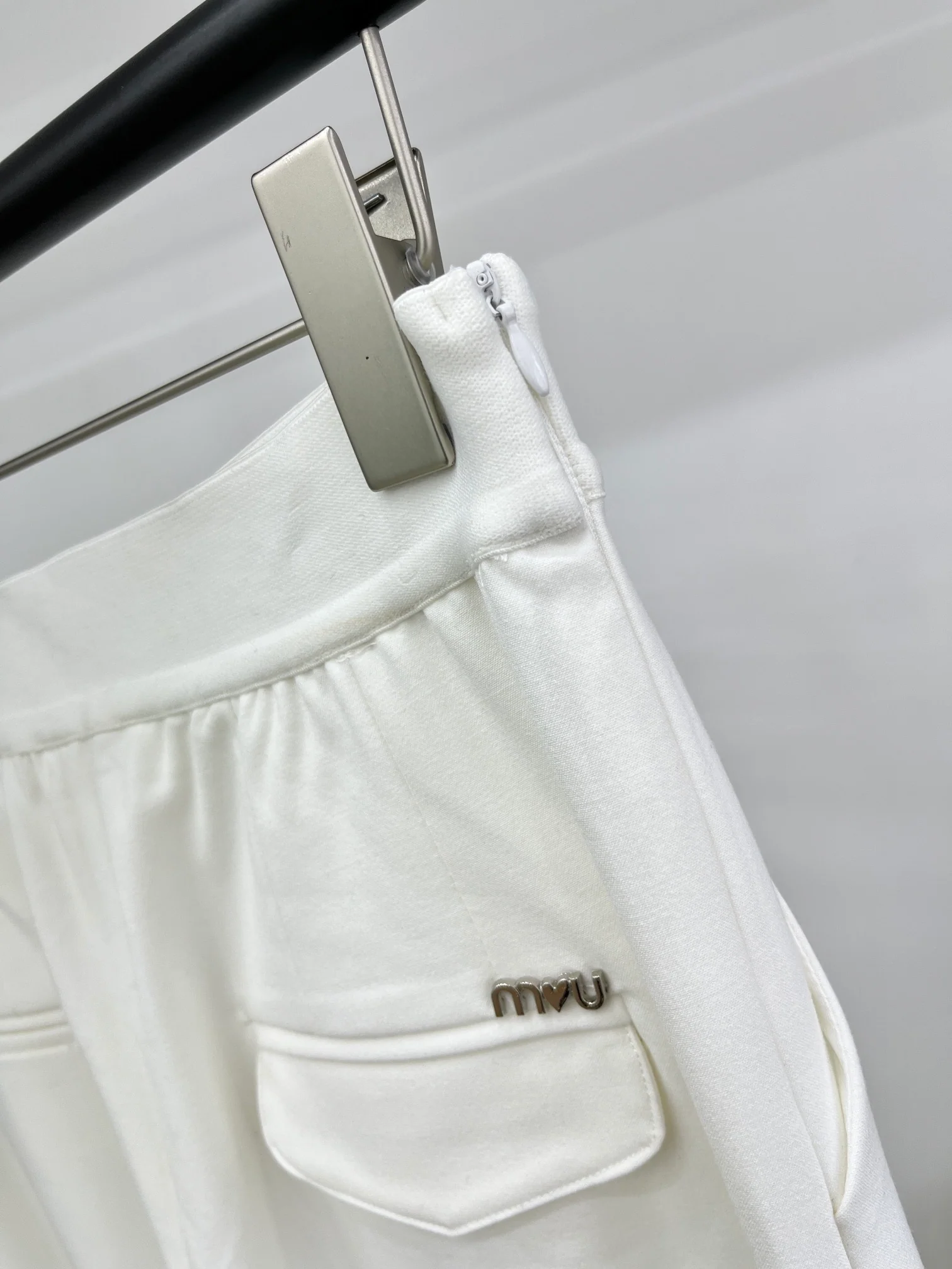Miu Miu - 2404 - Узкие повседневные брюки - Белые
