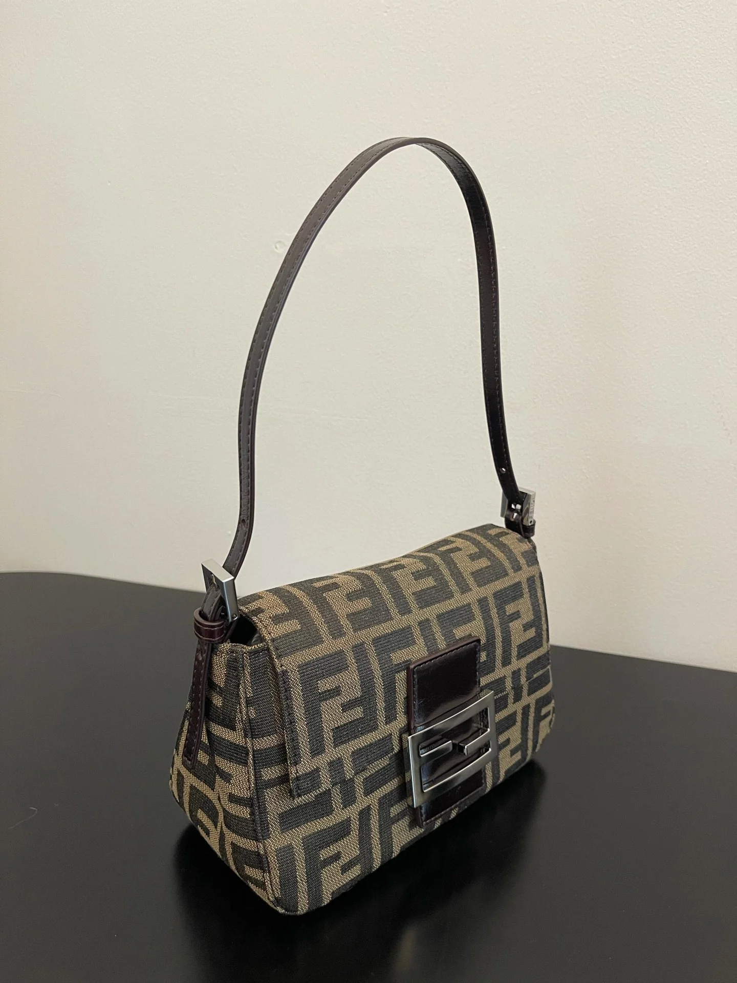 Винтажная толстая сумка Fendi Monogram