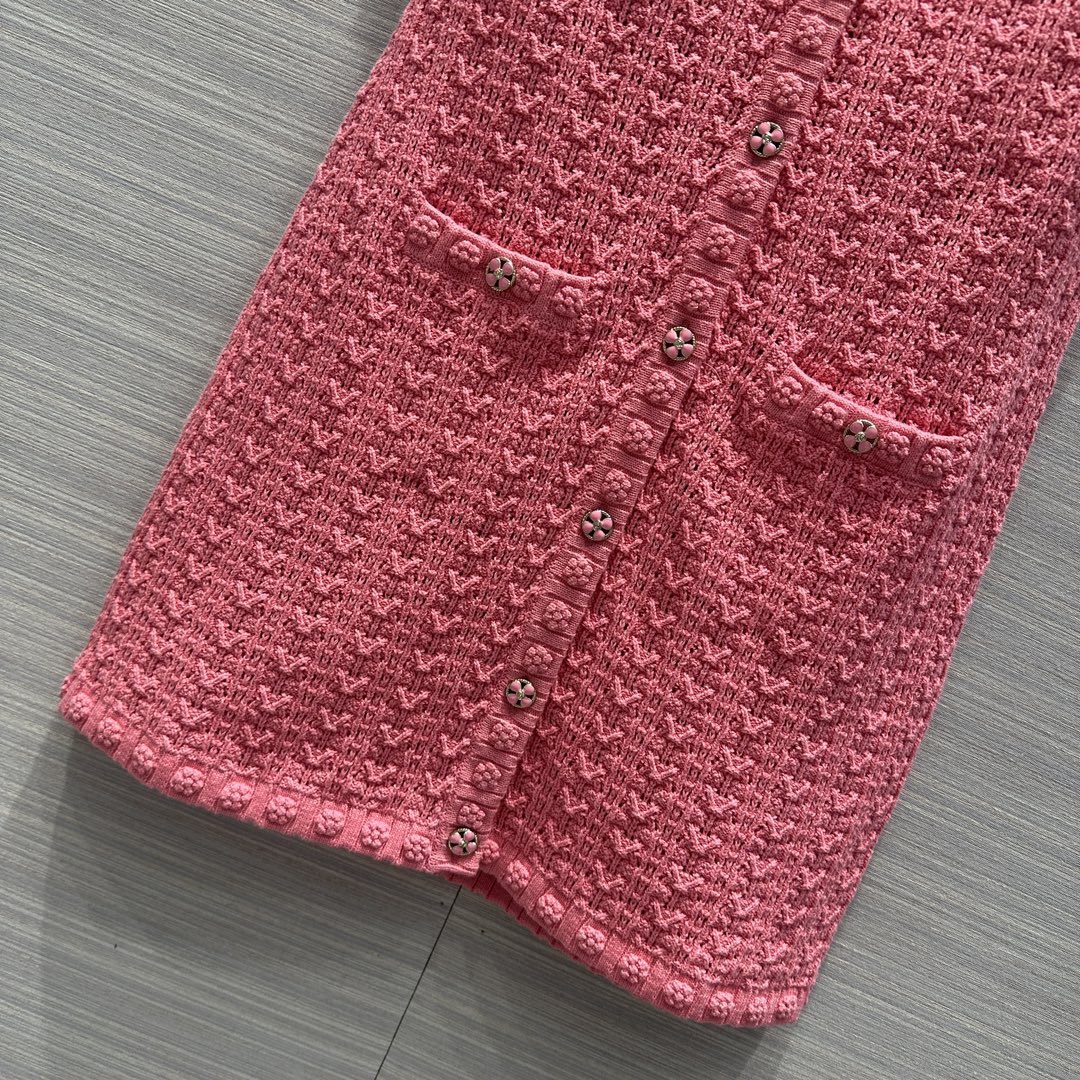 Chanel 2403 - Платье-жилет с ажурной фактурой и тиснением, розовое.