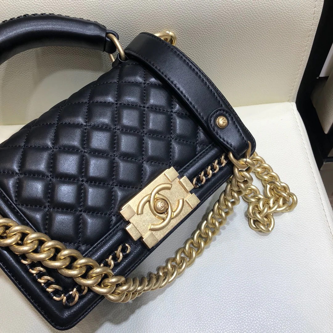 Chanel-boy-20cm-2